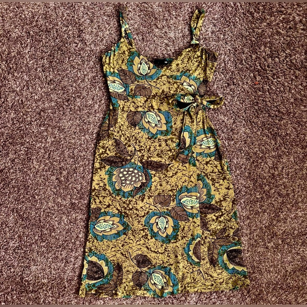 SOLD/RESERVED H&M Faux Wrap Dress - Sage Green W/ Floral, Paisley W Size 6 - Picture 5 of 7